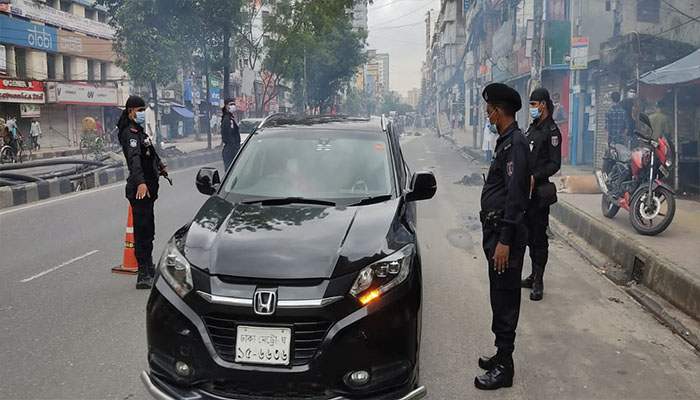 লকডাউনের বিধিনিষেধ অমান্য করায় গ্রেপ্তার ৩৮১