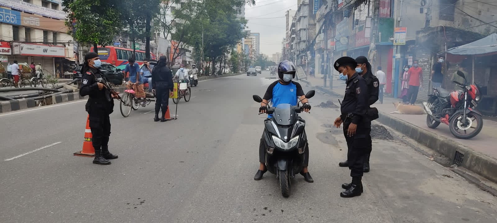 লকডাউনের বিধিনিষেধ অমান্য করায় গ্রেপ্তার ৩৮১