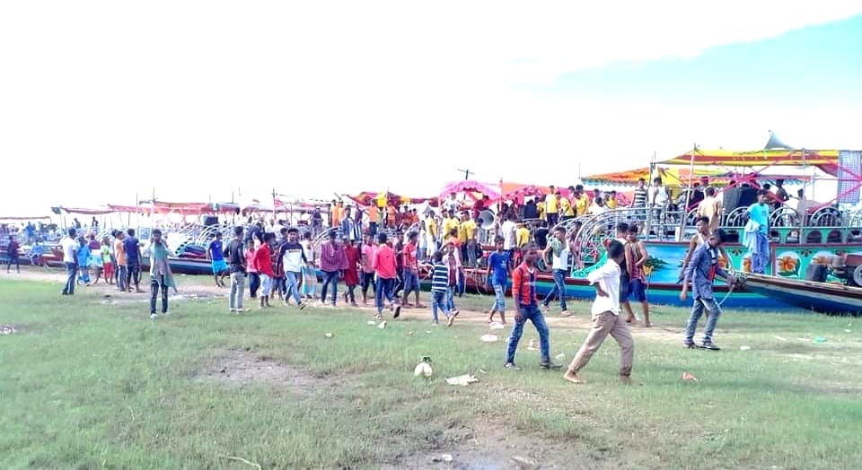 সুনামগঞ্জে সরকারি নিষেধাজ্ঞা উপেক্ষা করে পর্যটকদের ভিড়