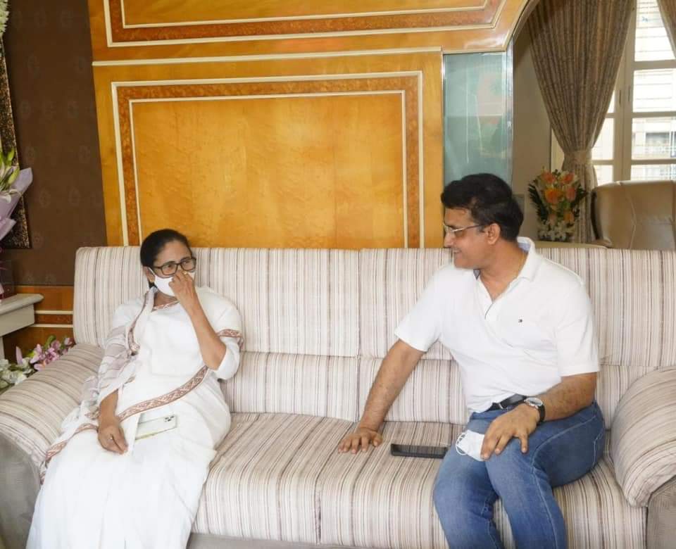 জন্মদিনে শুভেচ্ছা জানাতে সৌরভের বাড়িতে মুখ্যমন্ত্রী মমতা