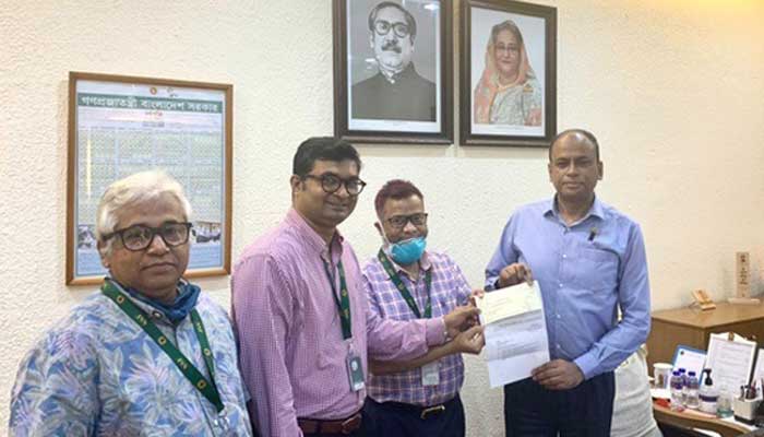প্রধানমন্ত্রীর কার্যালয় থেকে এনআইসিভিডির পরিচালকের চেক গ্রহণ