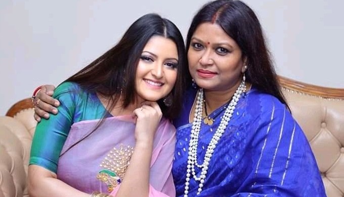 ডিবি কার্যালয়ে জিজ্ঞাসাবাদ শেষে পরিবারের জিম্মায় চয়নিকা চৌধুরী