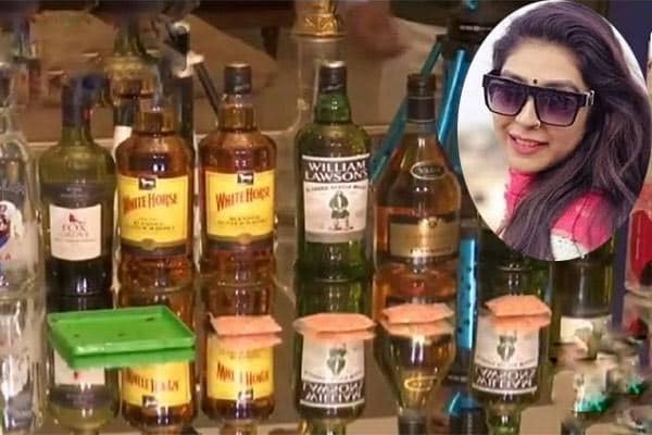 প্রতারণা ও অন্ধকার জগতে তারকা মডেল সেলিব্রেটিরা