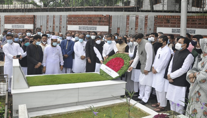 বনানীতে আইভি রহমানের সমাধিতে আওয়ামী লীগের শ্রদ্ধা