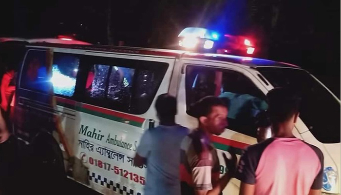 কুমিল্লায় লঞ্চে ডিজে পার্টি, নদীর বিদ্যুতের লাইনে জড়িয়ে আহত ১৫