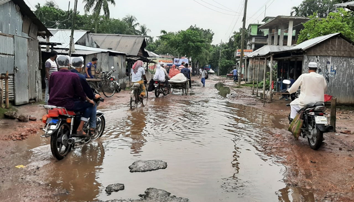 চাটমোহর বাসস্ট্যান্ড-নার্সারী সড়কের বেহালদশা, দেখার কেউ নেই