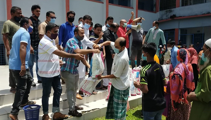 নেত্রকোণায় খাদ্য সহায়তা দিলো আঞ্জুমান'৯৫ ব্যাচ 
