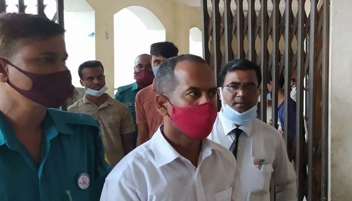 অবৈধভাবে টিকা বিক্রির অভিযোগে ক্লিনিক পরিচালক কারাগারে