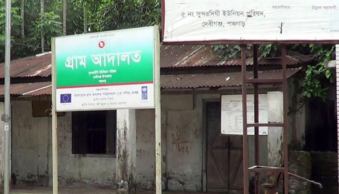 হিল্লা বিয়ে না করায় চার মাস ধরে একঘরে এক দম্পতি