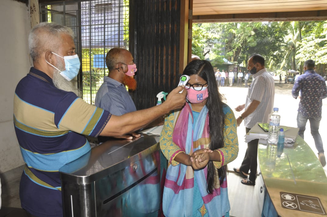 অবশেষে খুলল ঢাকা বিশ্ববিদ্যালয়ের গ্রন্থাগারের দ্বার