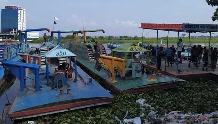 নবীনগরে অবৈধভাবে বালু উত্তোলন, তিন ড্রেজারসহ ১৮ জন আটক