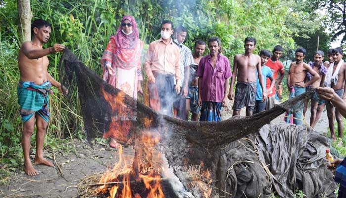 ভোরের কাগজে সংবাদ প্রকাশের পর তিতাসের সেই বাধ উচ্ছেদ