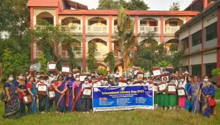 দরিদ্র শিক্ষার্থীদের শিক্ষা উপকরণ দিল শ্রীমঙ্গল ইনার হুইল ক্লাব
