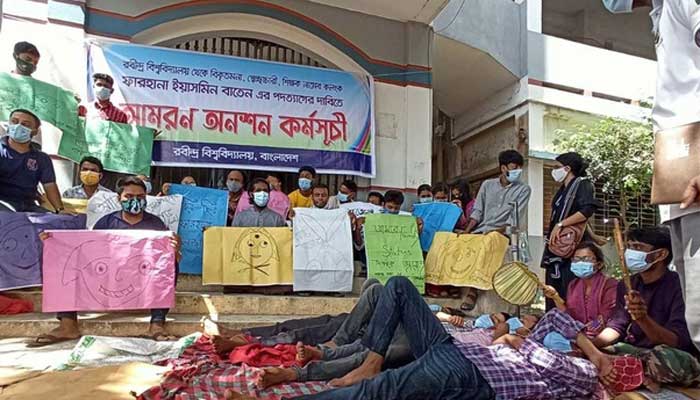 চুল কাটার প্রমাণ তদন্ত কমিটির হাতে, অনশনে শিক্ষার্থীরা