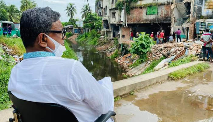 অবৈধ স্থাপনা উচ্ছেদ অভিযানে কাদের মির্জা