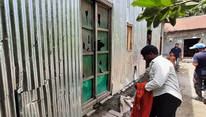 চুলার ধোঁয়া নিয়ে সংঘর্ষ, আহত ২০