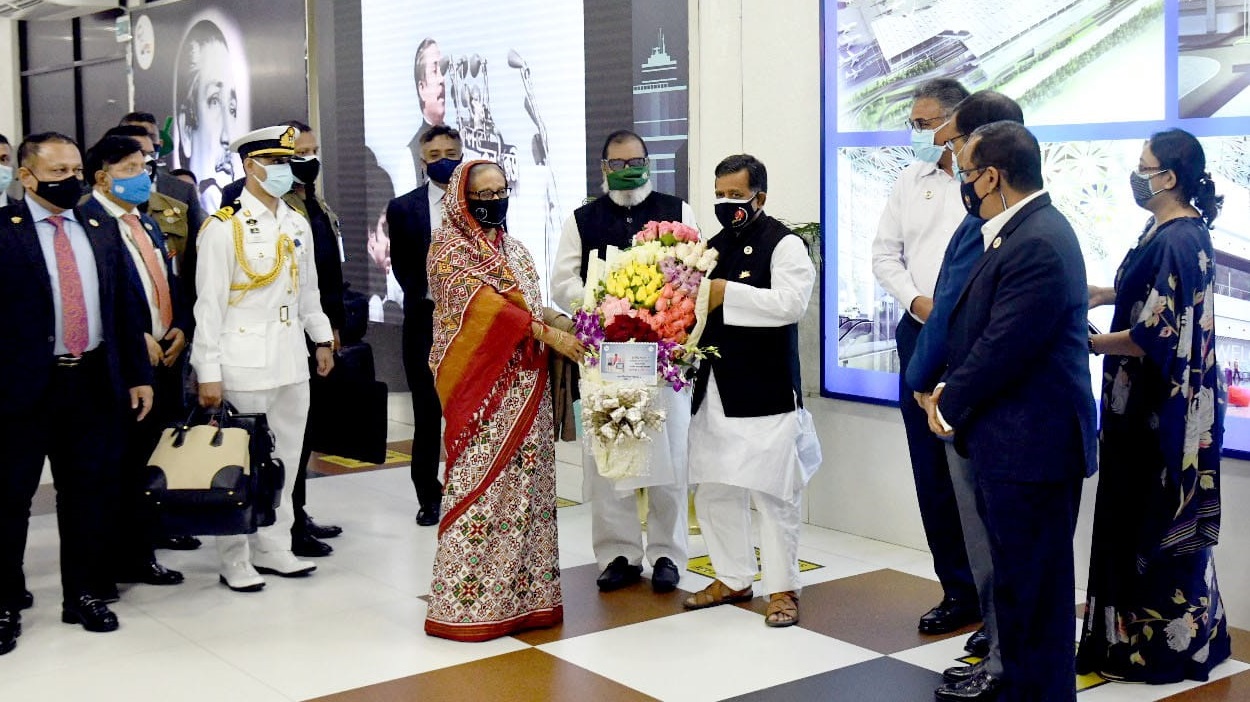 দেশে ফিরেছেন প্রধানমন্ত্রী