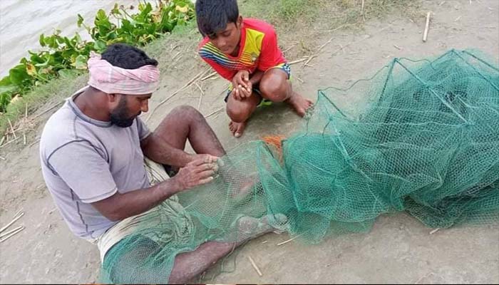 চায়না দুয়ারিতে ধ্বংস হচ্ছে বিভিন্ন প্রজাতির মাছ