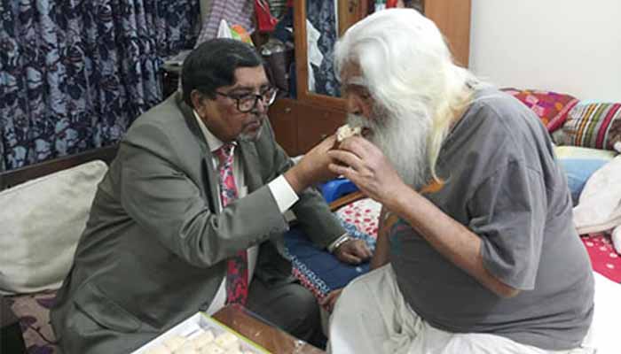 ৪৫ বছর পর দেখা দুই বন্ধুর