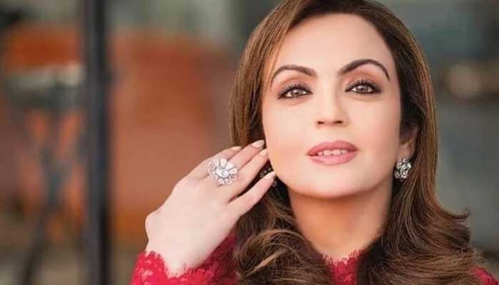৫২ লাখ টাকার বোতলের পানি খান নীতা আম্বানি
