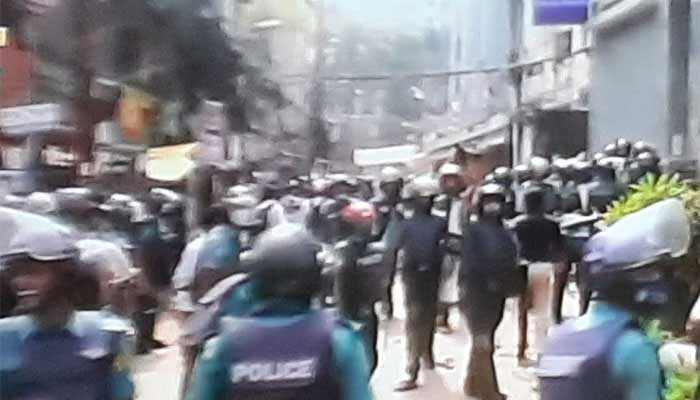 পুুলিশের সঙ্গে বিএনপির ব্যাপক সংঘর্ষ, ৪৪ নেতাকর্মী আটক
