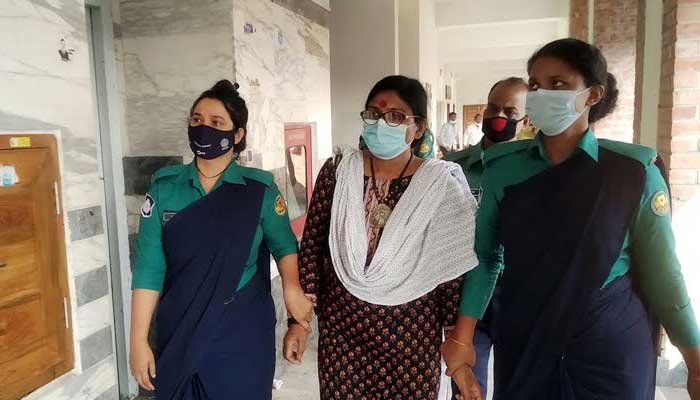 ফেসবুকে গুজব ছড়ানোর অভিযোগে বদরুন্নেসার শিক্ষিকা রিমান্ডে
