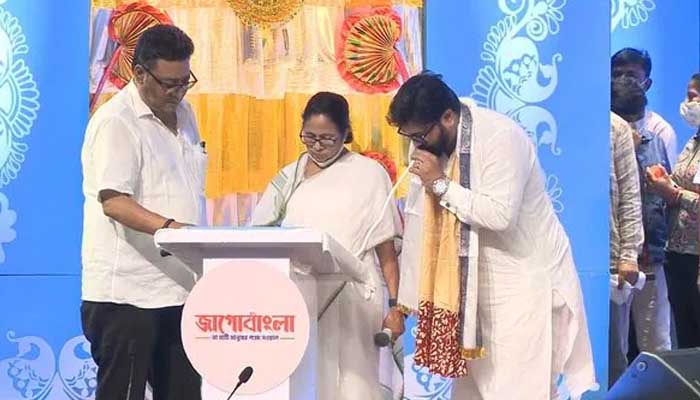 মহালয়ায় বাবুল সুপ্রিয়ের উপহারে আনন্দিত মমতা