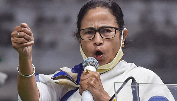 বিপুল ব্যবধানে এগিয়ে মমতা