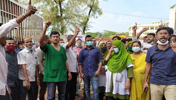 নোয়াখালী জেনারেল হাসপাতালের দুই আনসারকে ছুুরিকাঘাত
