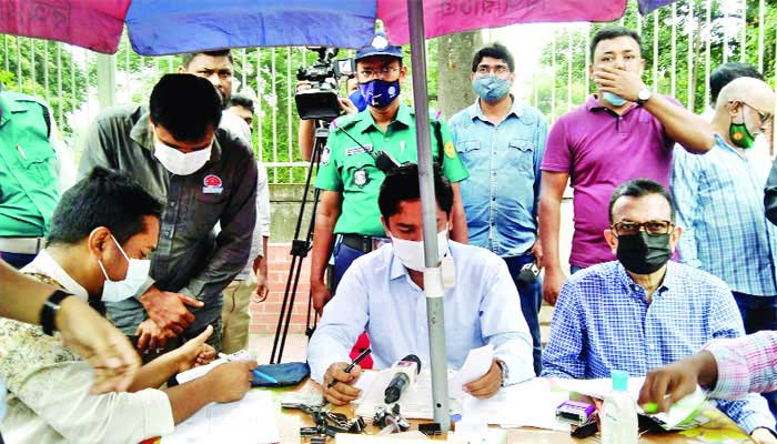 দুর্বল মনিটরিং: বাস ভাড়া নৈরাজ্য থামানো যাচ্ছে না