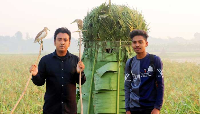 শিকারির খাঁচা থেকে আকাশে উড়ল ২০০ বক