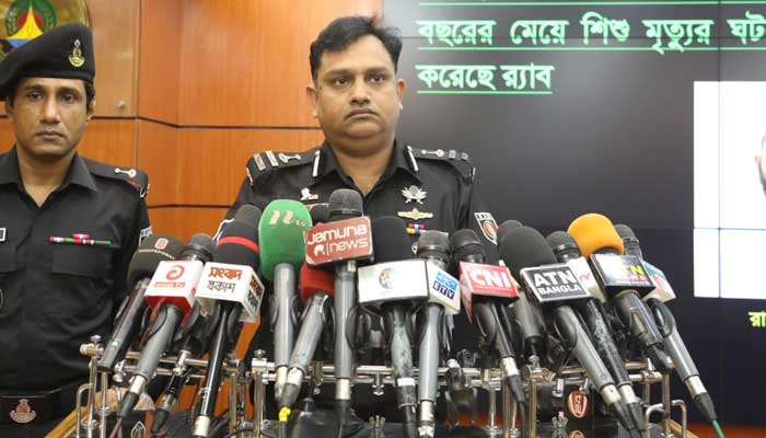 চলন্ত বাস থেকে মরিয়মকে ফেলে দেয়া চালক ও সহযোগী গ্রেপ্তার