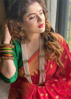মেকআপ ছাড়া যেমন দেখতে শ্রাবন্তী