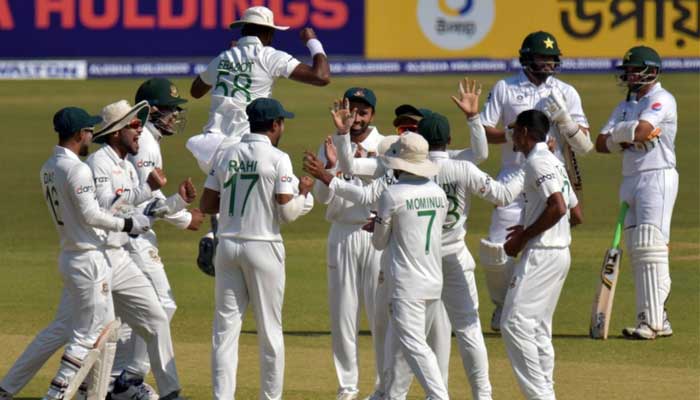 প্রথম টেস্টে ৮ উইকেটে জিতল পাকিস্তান