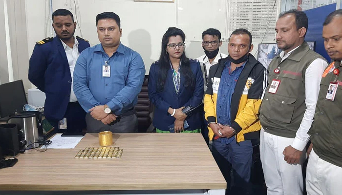 বিমানযাত্রীর কাছে মিলল ৬ কেজি ওজনের সাড়ে ৩ কোটি টাকার সোনা