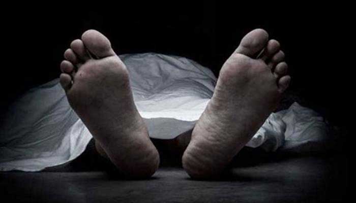কথা আছে বলে ছাদে ডেকে স্ত্রীকে গলা কেটে হত্যা