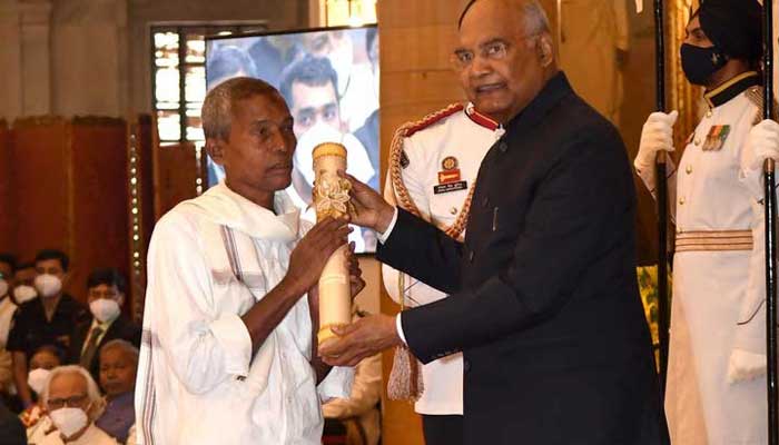 আলো জ্বালিয়ে পদ্মশ্রী পুরস্কার পেলেন কমলালেবু বিক্রেতা