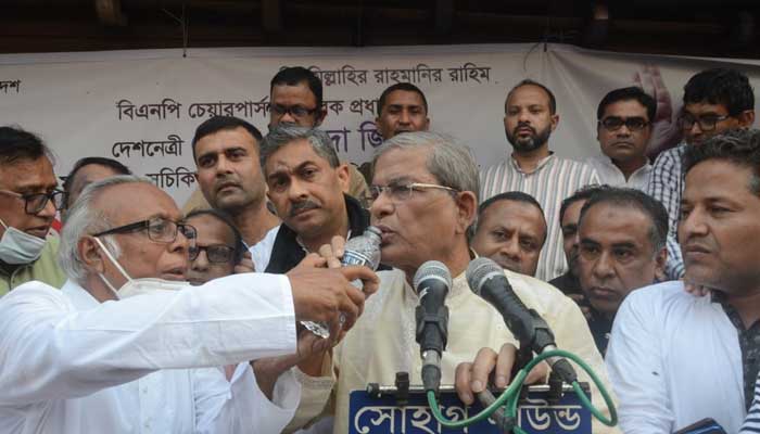 পানি খেয়ে অনশন ভাঙলেন বিএনপি নেতাকর্মীরা