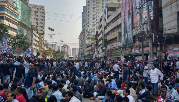 পানি খেয়ে অনশন ভাঙলেন বিএনপি নেতাকর্মীরা