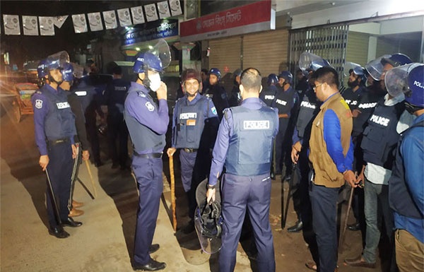 নরসিংদীতে কর্মীসহ অবরুদ্ধ বিএনপি নেতা খায়রুল কবির খোকন