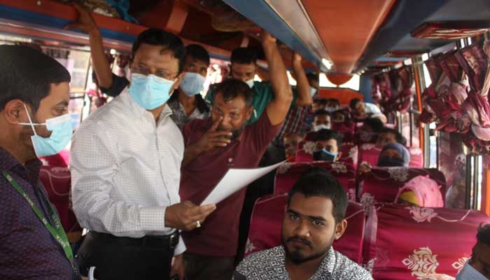 ভাড়া নৈরাজ্য বন্ধে মহাখালী বাস টার্মিনালে অভিযান
