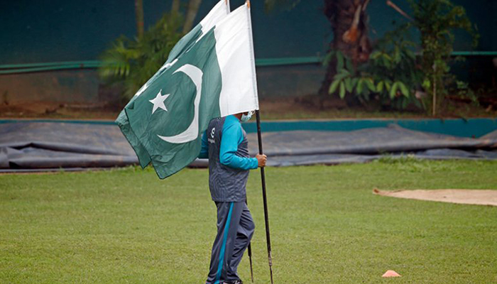 পাকিস্তানের পতাকা ওড়ানো ধৃষ্টতা, বিক্ষুব্ধ সচেতন মহল