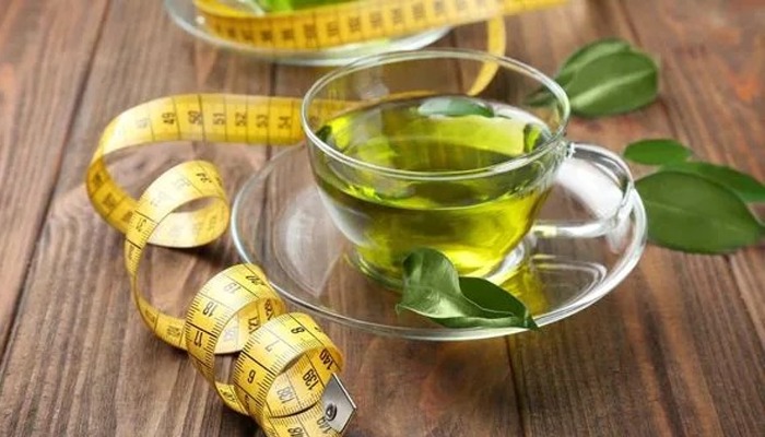শুধু লেবুর পানি ও গ্রিন টি পান করে রোগা হবেন, ধারণাটি ভুল