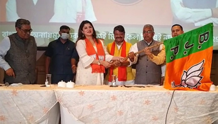 মোহভঙ্গ হয়ে বিজেপি ছাড়লেন শ্রাবন্তী চট্টোপাধ্যায়