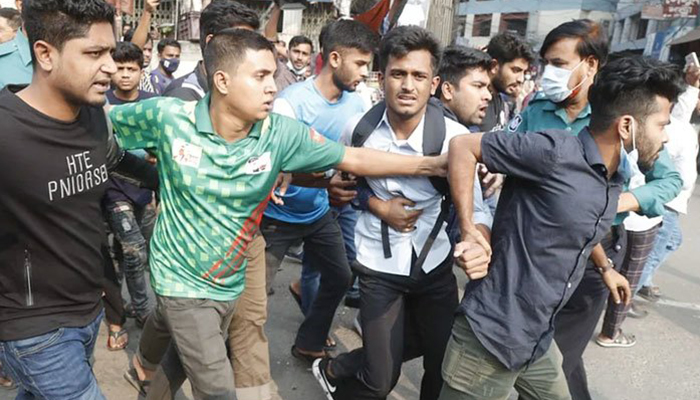 হাফ পাস আন্দোলন থেকে ছাত্রকে তুলে নেওয়ার অভিযোগ