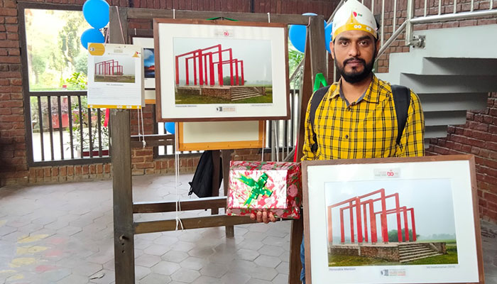 সৈয়দপুর বধ্যভূমির ছবি তুলে পুরষ্কার পেলেন আসাদ রাসেল