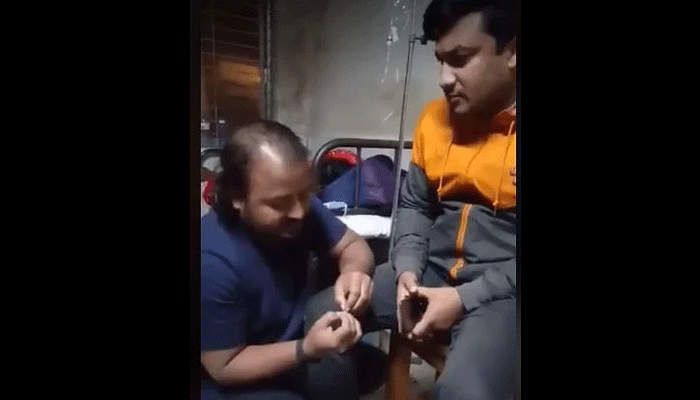 বাবার সামনে তরুণের মুখে জুতা মারলেন ছাত্রলীগ নেতা