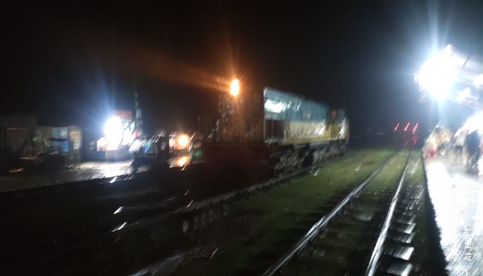 মনতলায় ৪ বগি বিচ্ছিন্ন: ৩ ঘণ্টা পর চালু জয়ন্তিকা