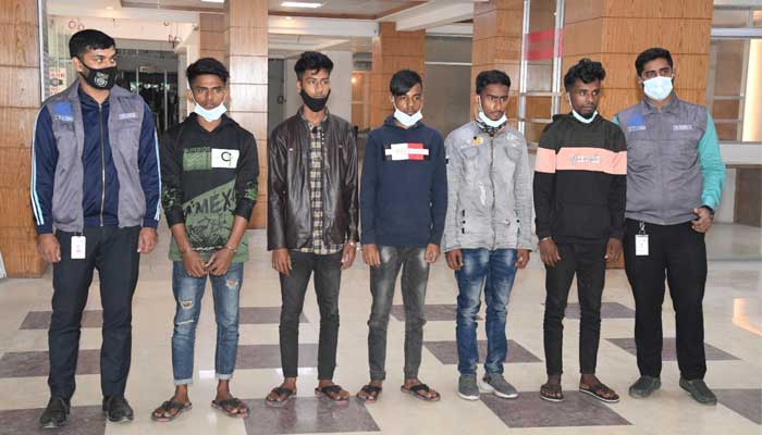 ইমো আইডি নিয়ে প্রতারক চক্রের ৫ জন গ্রেপ্তার