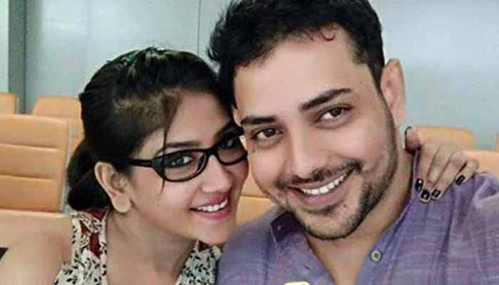 সংসার ভাঙছে দেবলীনা-তথাগতর